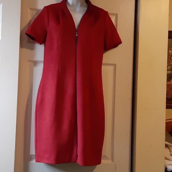 T TAHARI RED MADELINE DRESS - Picture 6 of 6